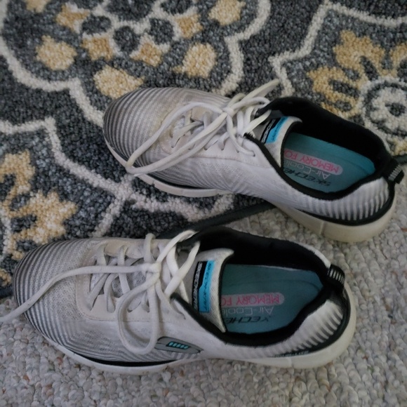 sketcher tennis shoes